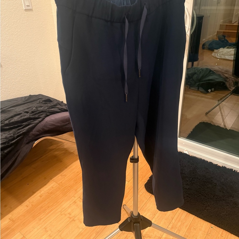 Lululemon blue cropped joggers